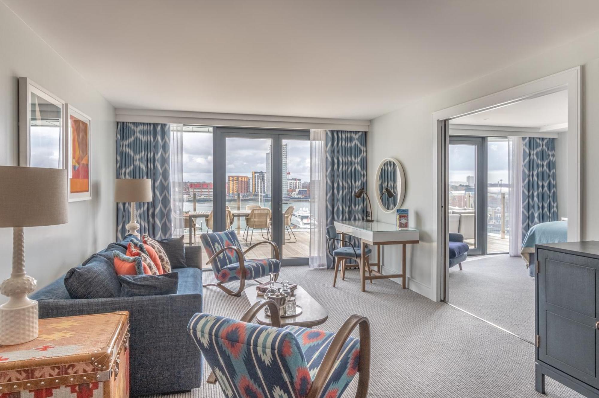 Harbour Hotel & Spa סאות'המפטון חדר תמונה A living room at The Drake