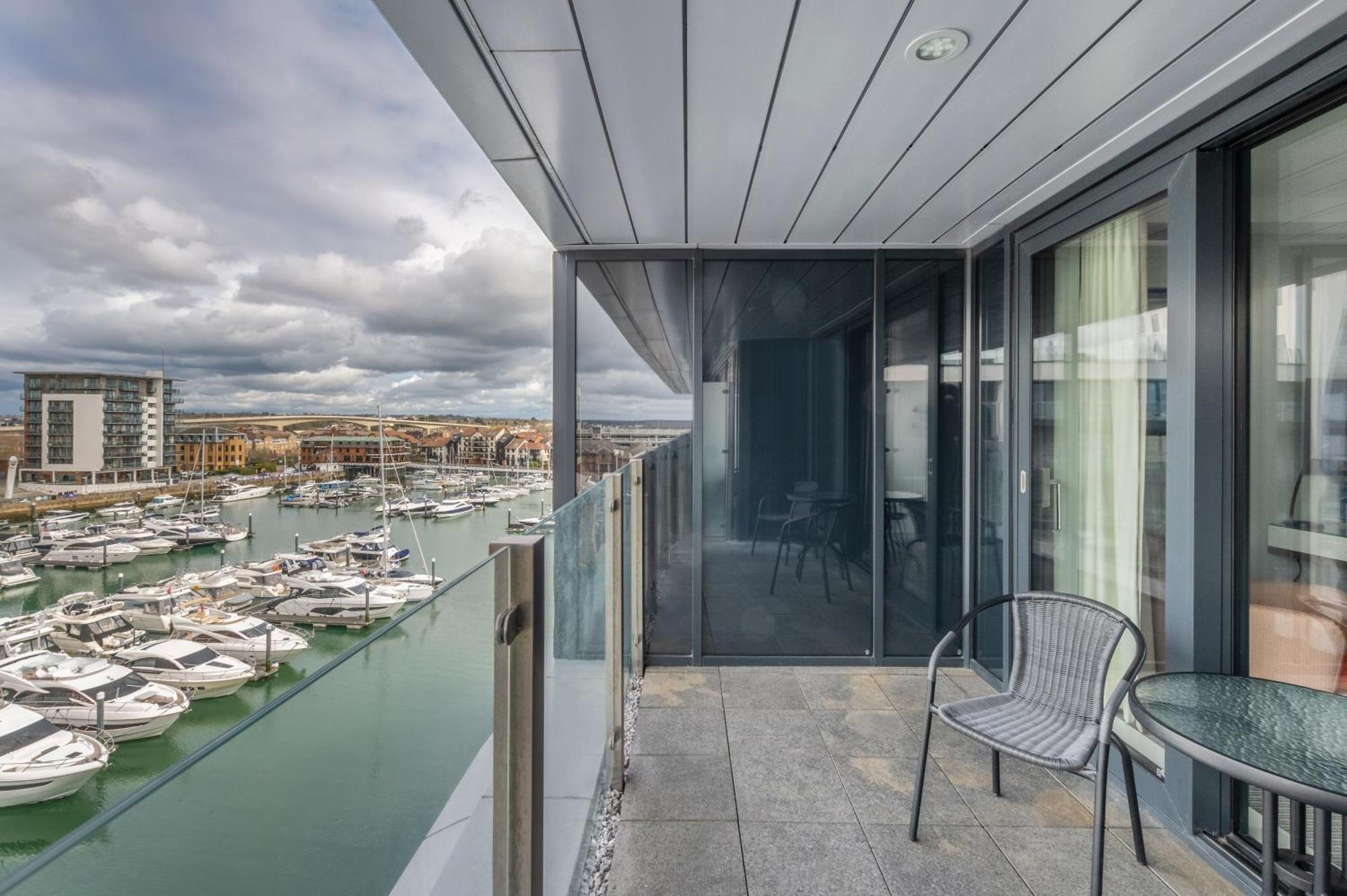 Harbour Hotel & Spa סאות'המפטון חדר תמונה A balcony in a residential apartment