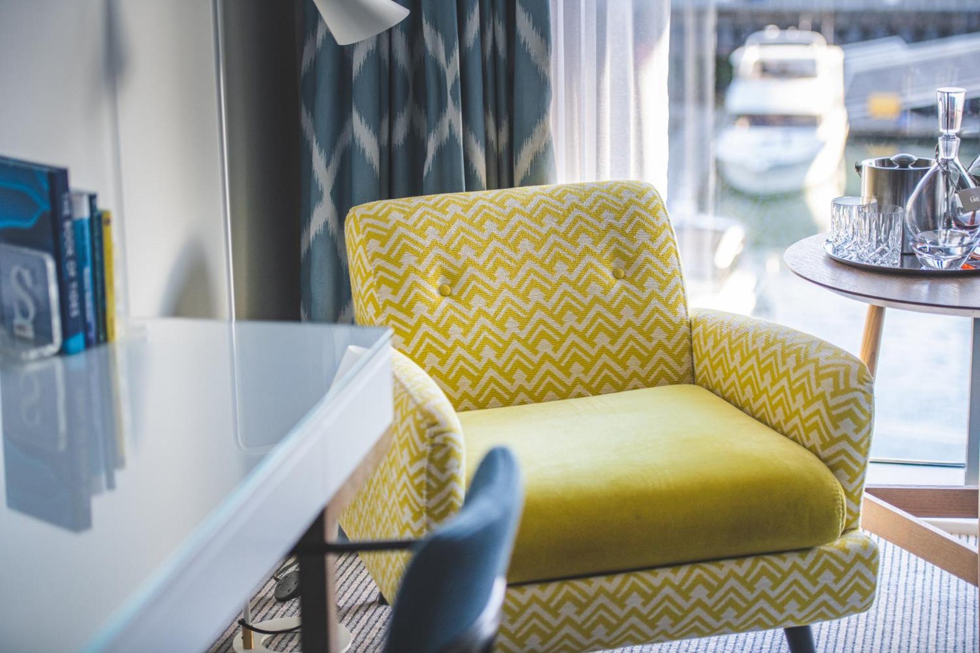 Harbour Hotel & Spa סאות'המפטון מראה חיצוני תמונה A chair in a hotel room