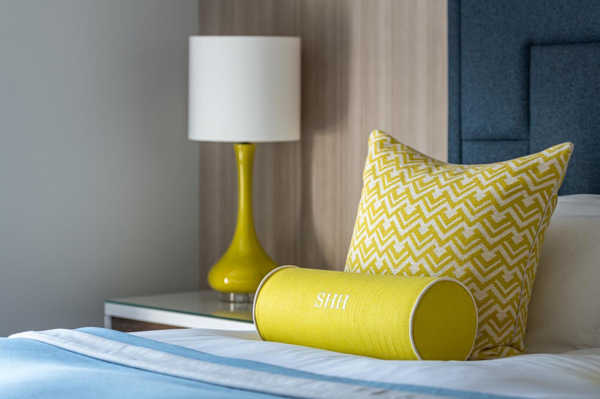 Harbour Hotel & Spa סאות'המפטון מראה חיצוני תמונה A bolster pillow