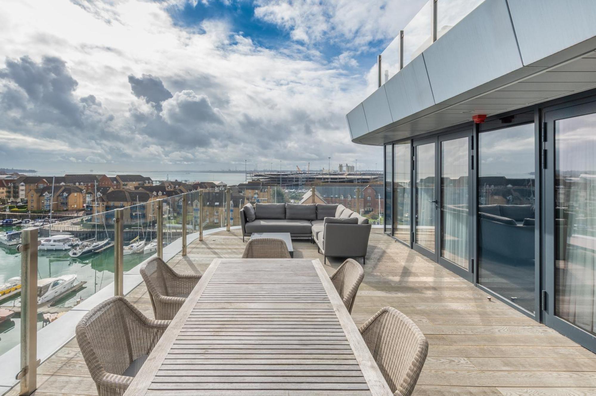 Harbour Hotel & Spa סאות'המפטון חדר תמונה The rooftop terrace